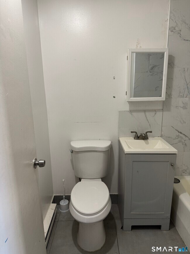 Building Photo - 356 Franklin Ave