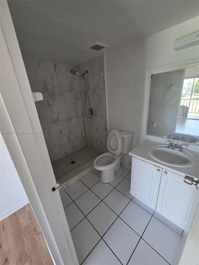 Building Photo - 5100 SW 41st St