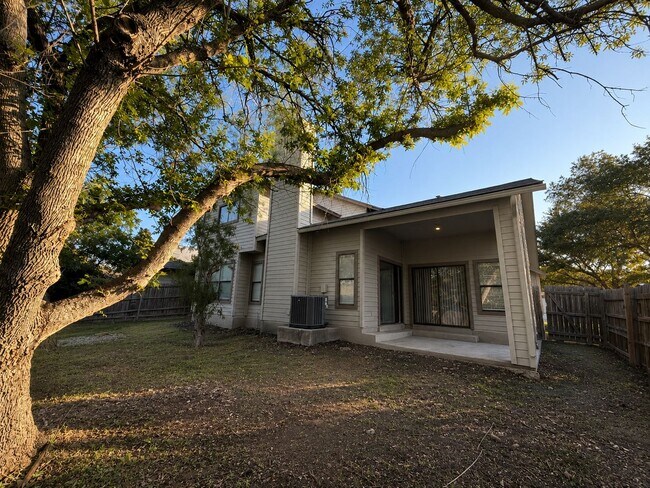 Building Photo - Completely updated Ventura beauty with over 2,000 square feet, TWO living areas, and a downstairs...