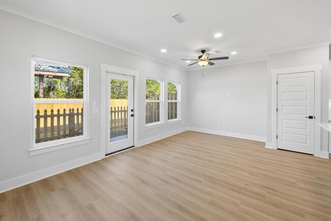 Building Photo - 1409 Little Brothers Ln