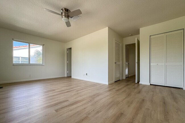 Building Photo - 1110 Bel Air Dr