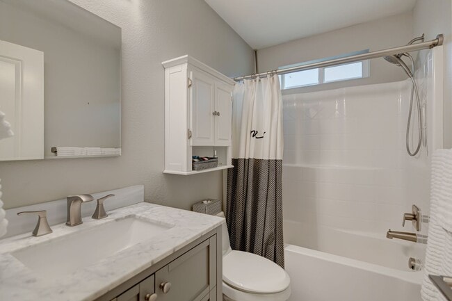 Building Photo - Sophisticated SE Boise Home Close To Downtown Boise