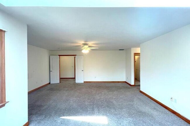 Building Photo - 43737 Sandy Bottom Rd