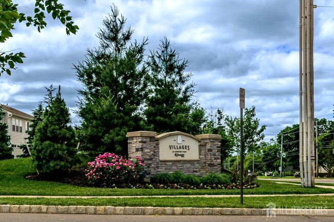 Building Photo - 3305 Charleston Dr