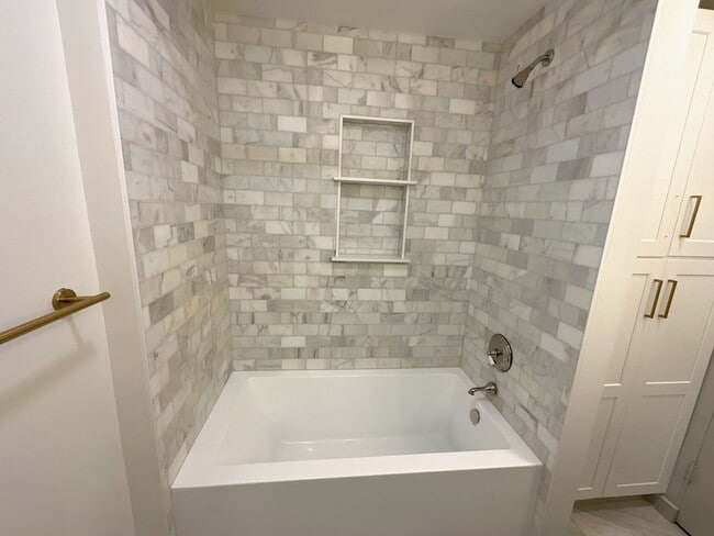 Building Photo - Stunning 3 Bedroom home in Everett