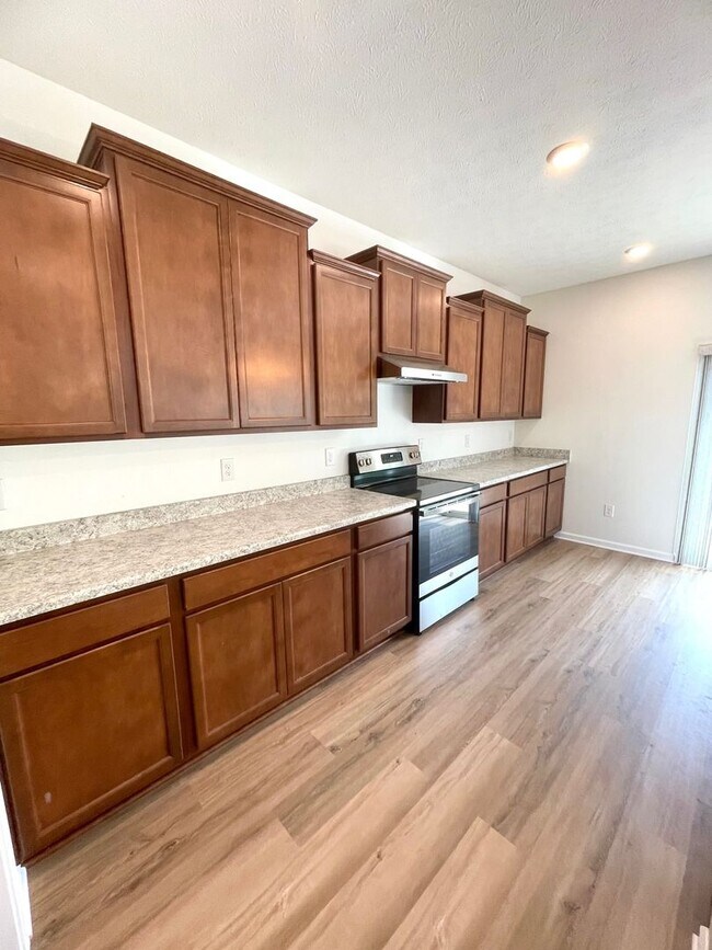 Building Photo - Newer Construction Home!