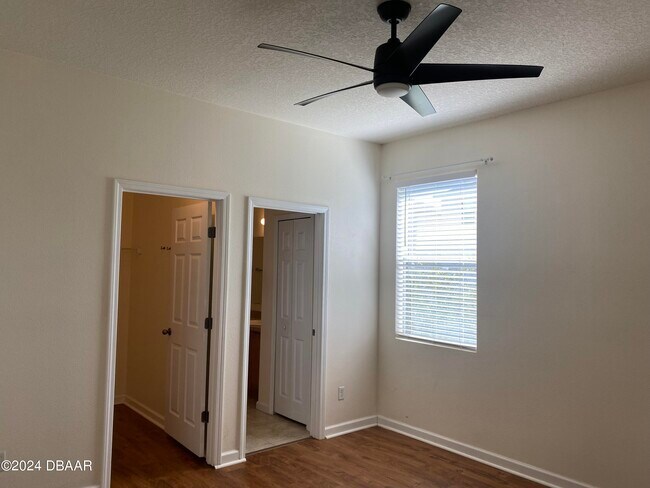 Building Photo - 1936 Cove Point Rd