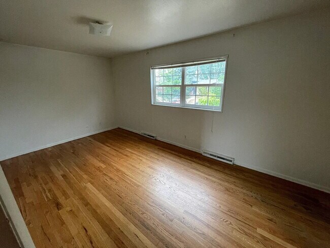 Building Photo - "Charming Bi Level Home, 4-Bed Oasis with 2 Baths in Boulder - Avail 8/15/26