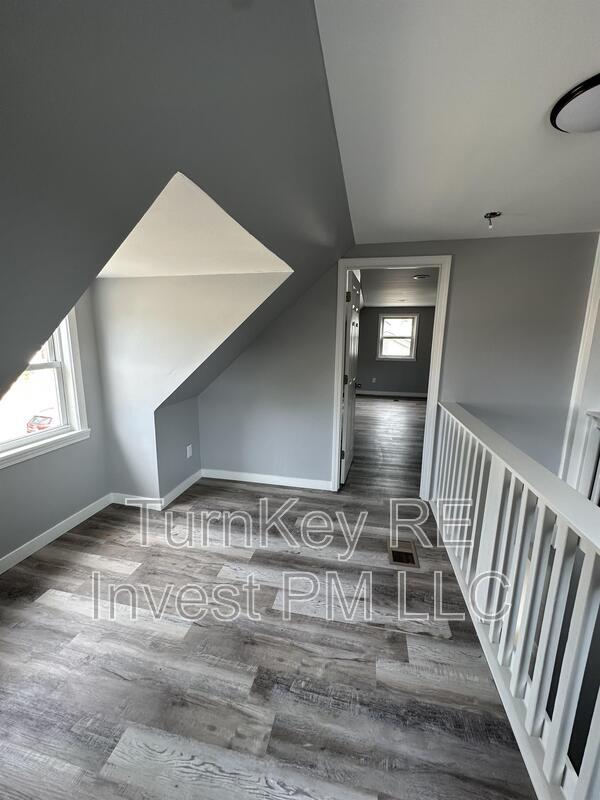 Building Photo - 18108 Oakwood Ave