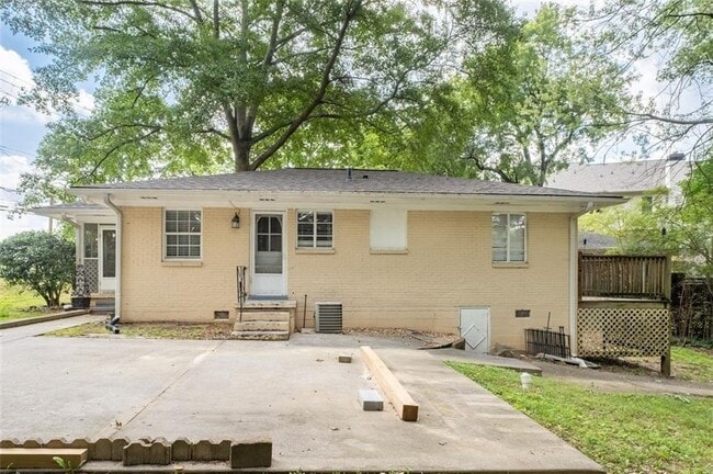 Building Photo - 1401 Briarwood Rd NE