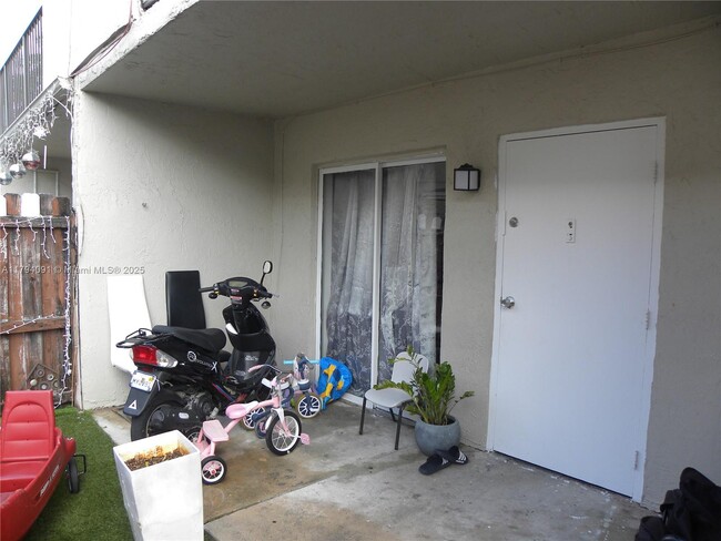 Building Photo - 15690 SW 82nd Cir Ln
