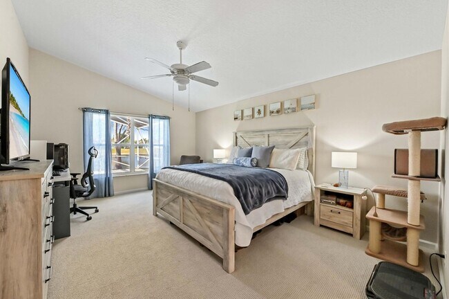 Building Photo - 865 SE Westminster Pl