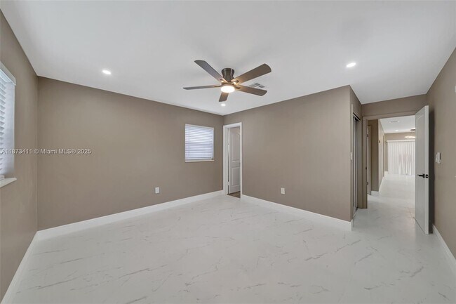 Building Photo - 7762 Plantation Blvd