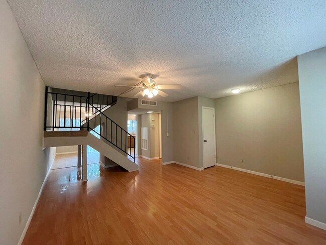 Building Photo - Great Condo for lease in North Austin!