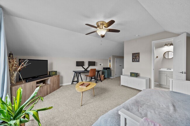 Building Photo - 508 Azalea Dr