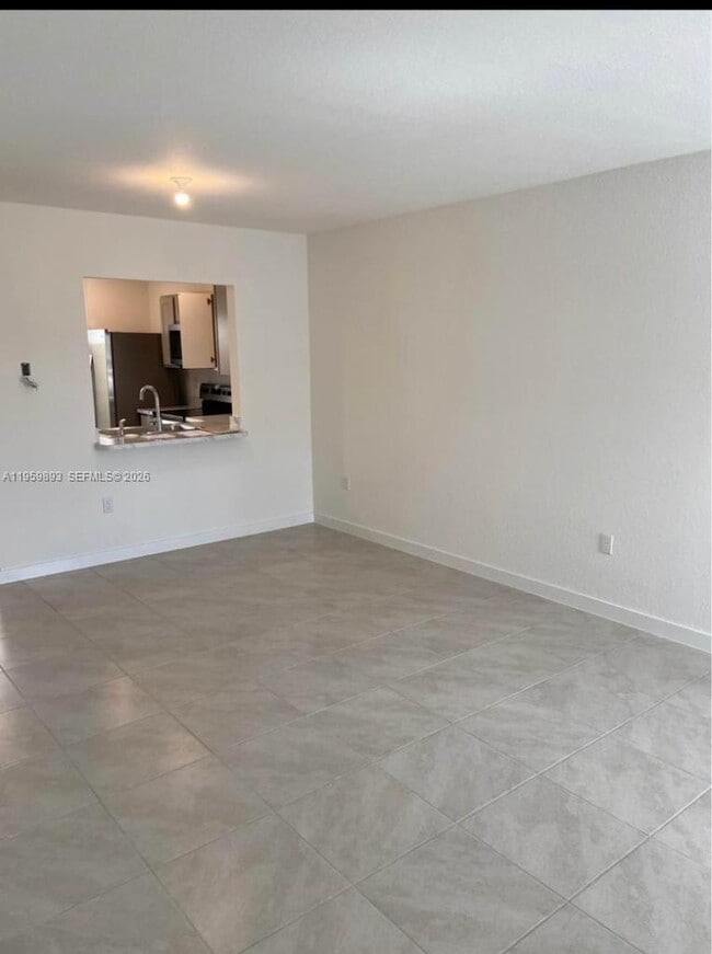 Building Photo - 556 NE 5th St