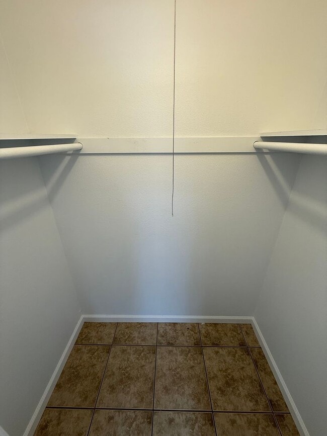 Building Photo - Charming 2-Bedroom, 2-Bathroom Home in 55 ...