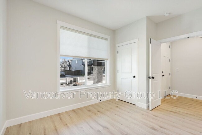 Building Photo - 746 SE 38th St