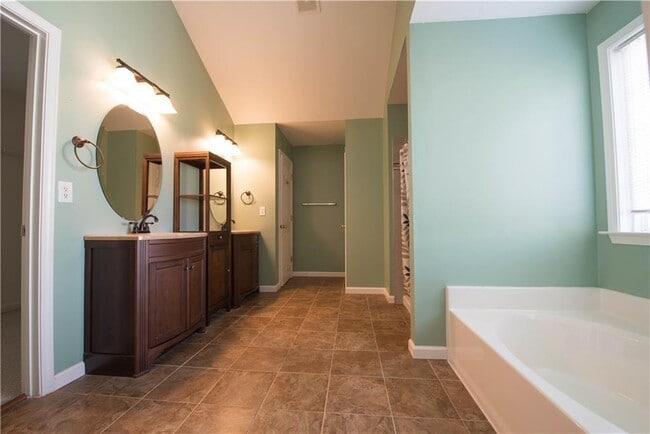 Building Photo - 3733 Roxtree Trace Dr NE