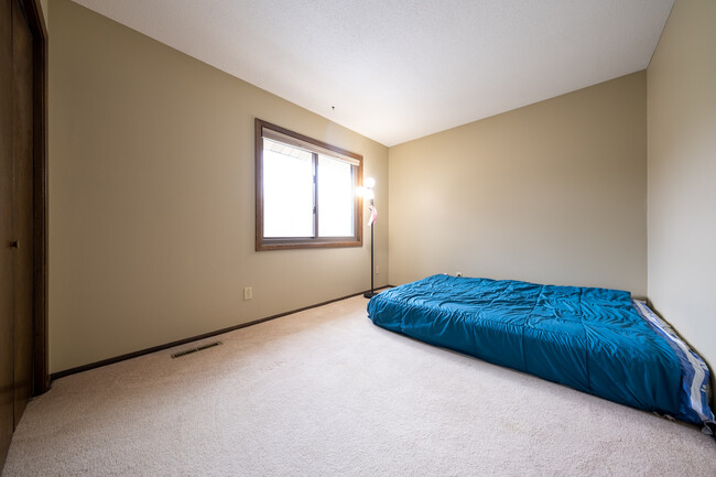 Building Photo - 1417 Raleigh Dr