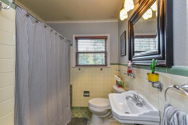 Building Photo - 3605 Park Ridge Blvd