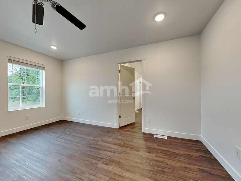 Building Photo - 8037 Dagny St SW