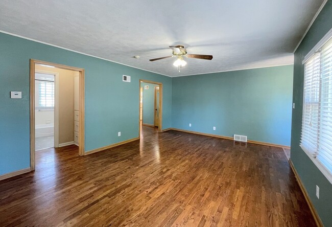 Building Photo - 2 bedroom home with finished basement