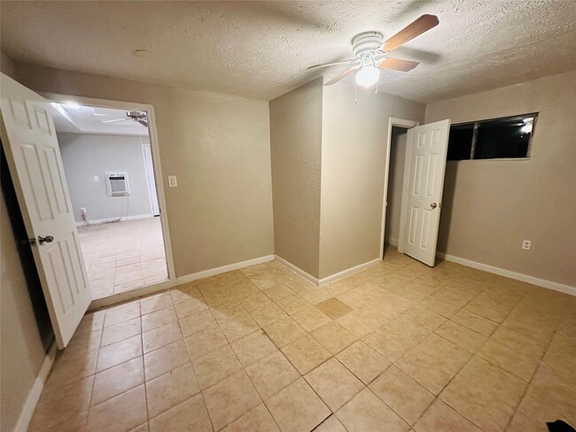 Building Photo - 4410 Galesburg St