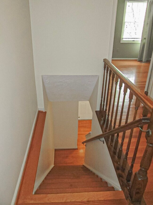 Building Photo - Lovely 2 Bedroom 2 Bathroom Townhome With ...
