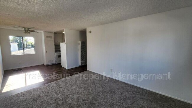 Building Photo - 324 Zenith St