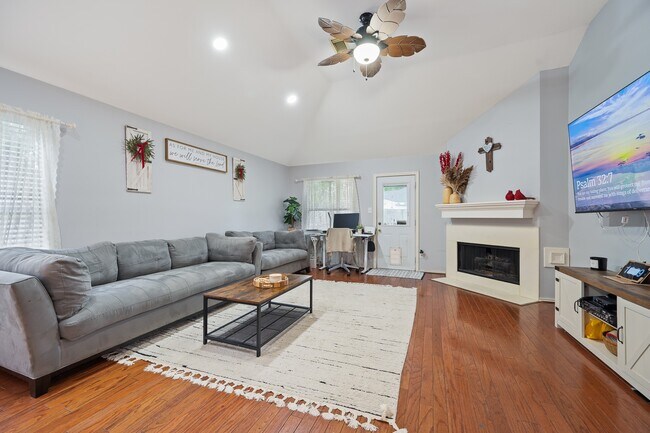 Building Photo - 3326 Lakeland Gardens Dr