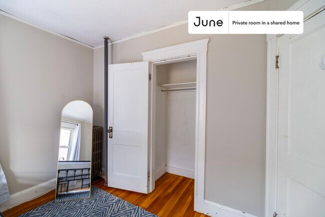 Building Photo - Room in Shared 4 bed/1 bath home in Somerville