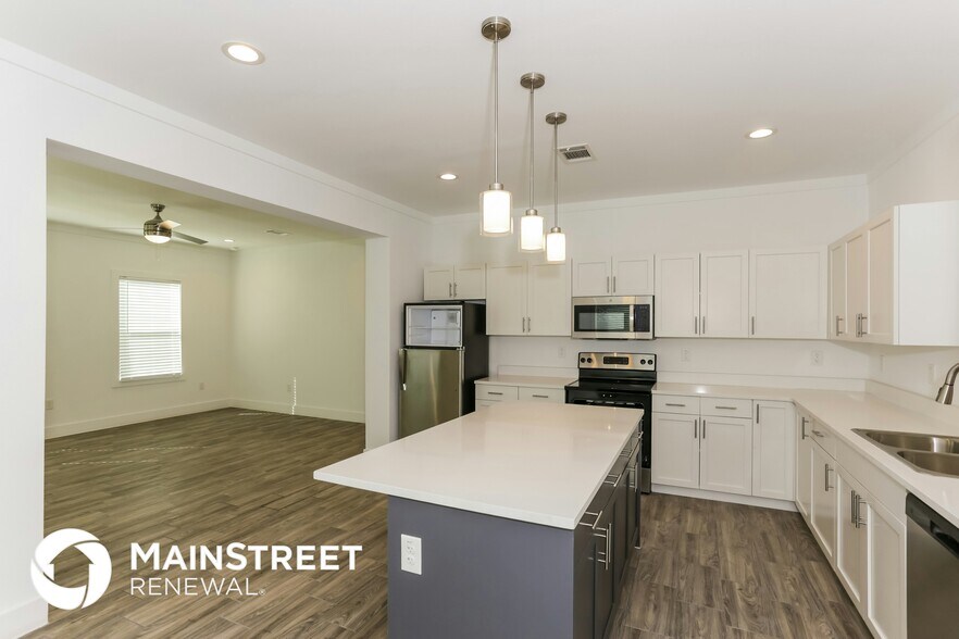 Building Photo - 2112 Belzise Terrace