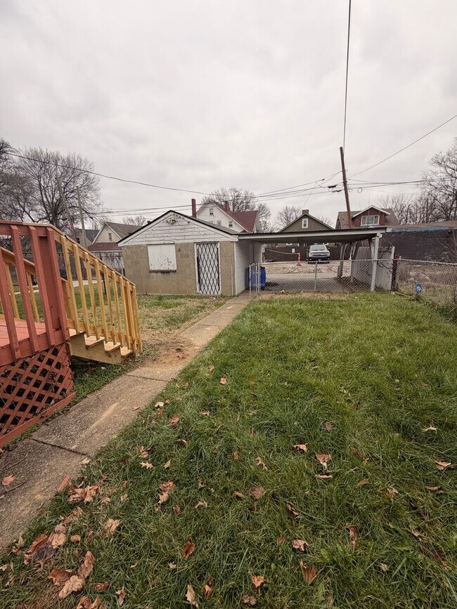 Building Photo - 1813 W Gaulbert Ave