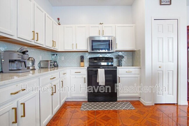 Building Photo - 403 Corvina Dr