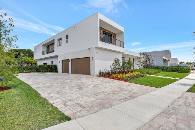 Building Photo - 16709 Botaniko Dr N