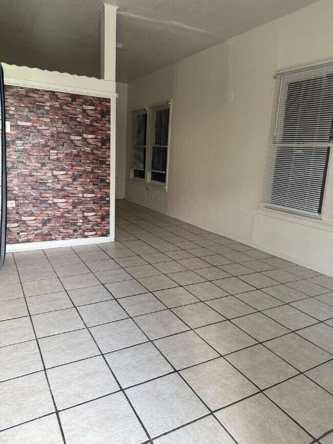 Building Photo - Super Affordable One Bedroom Close to i10 ...