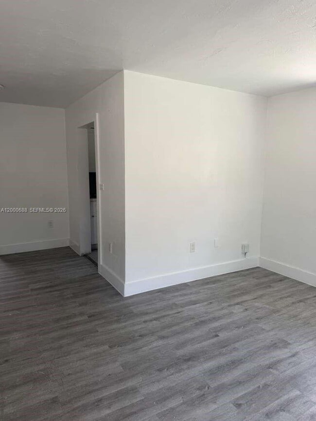 Building Photo - 2550 NE 182nd St