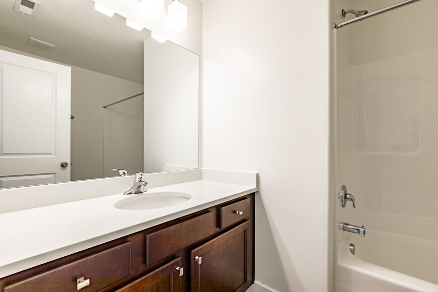 Hall Bathroom - 12981 S Oberon Ln