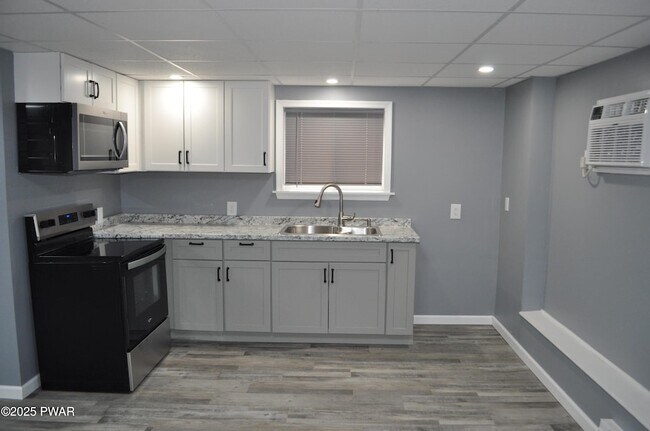 Building Photo - 25 Lizzy Ln