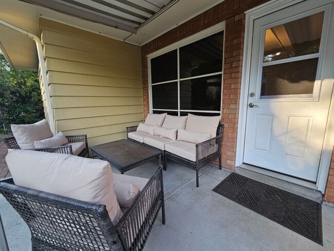 Building Photo - Fully Furnished Mid Century Charmer- month to month/midterm/short term, 3 bedrooms, highly desira...