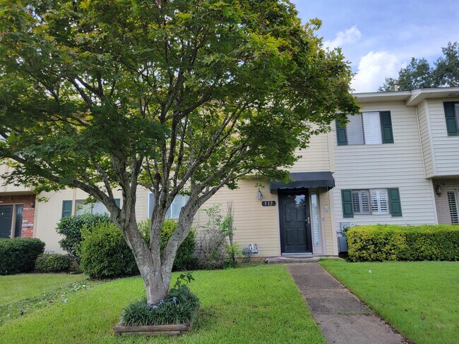 Building Photo - 517 Saddlewood Ln