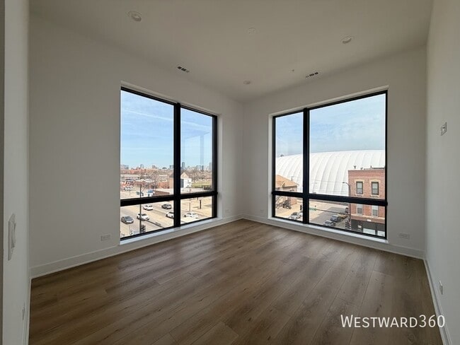 Building Photo - 1320 S Ashland Ave