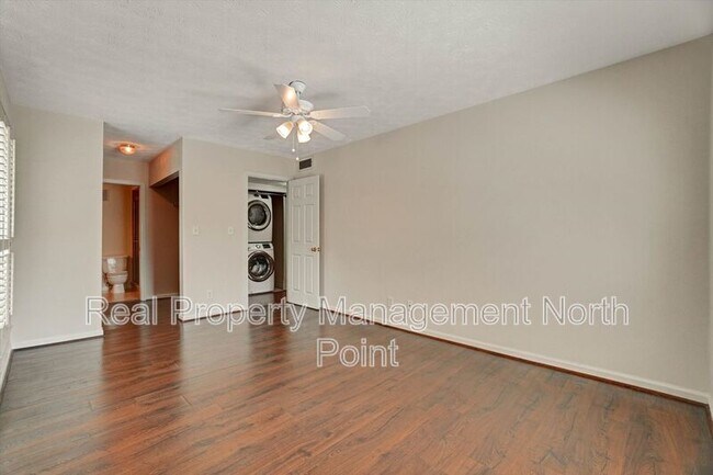 Building Photo - 3513 Essex Ave