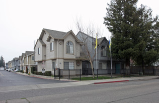 Building Photo - New Century Townhomes