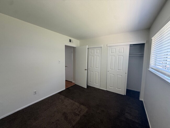Building Photo - 2 bed | 1 bath | 795 SF | Shared garage | Downstairs unit |  WS&G Paid by Owner