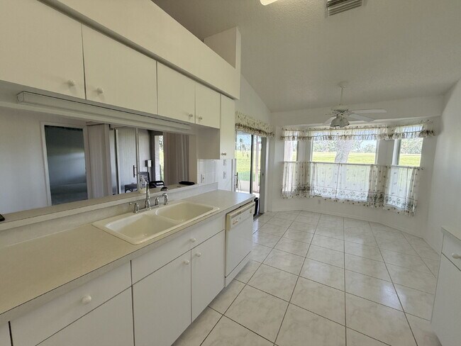 Building Photo - Heritage Pines active 55+ community 2/2 villa