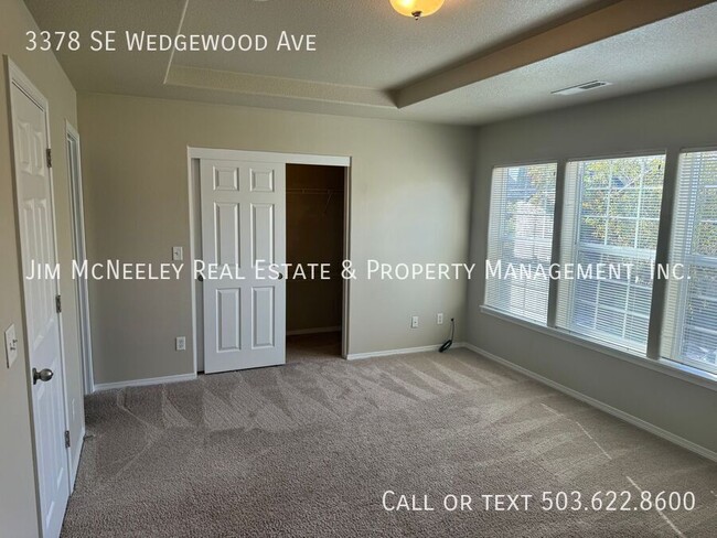 Building Photo - Great 4 Bedroom Townhouse in SE Hillsboro!