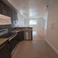 Building Photo - 628 N 11th St