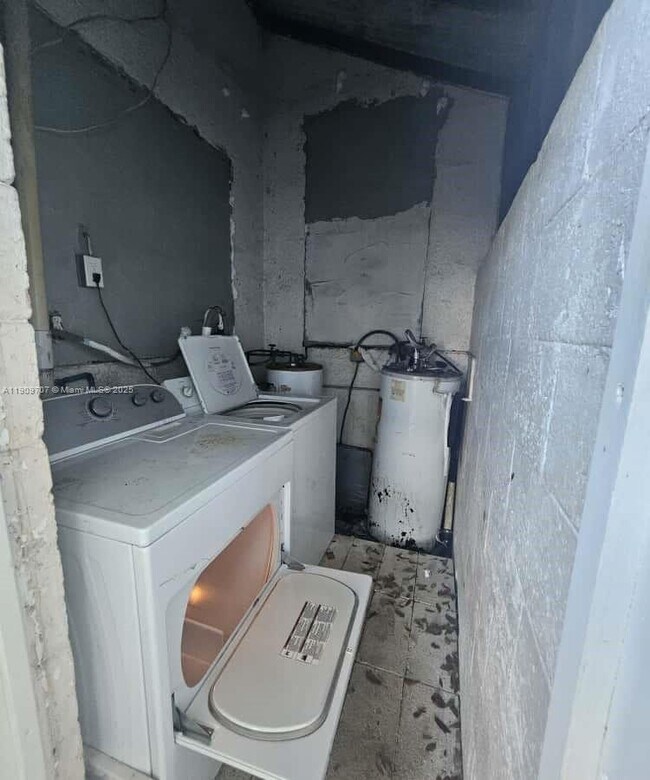 Building Photo - 1008 N 18th Ct